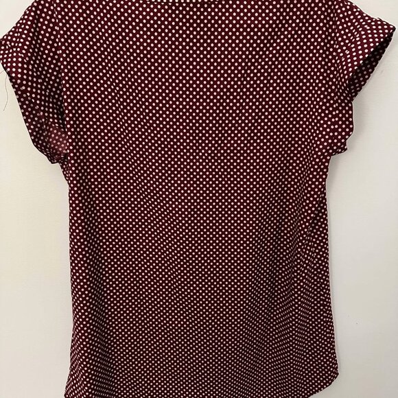 EUC Burgundy/White polka dot V-neck blouse with cuffed cap sleeves, size Small - Picture 2 of 3